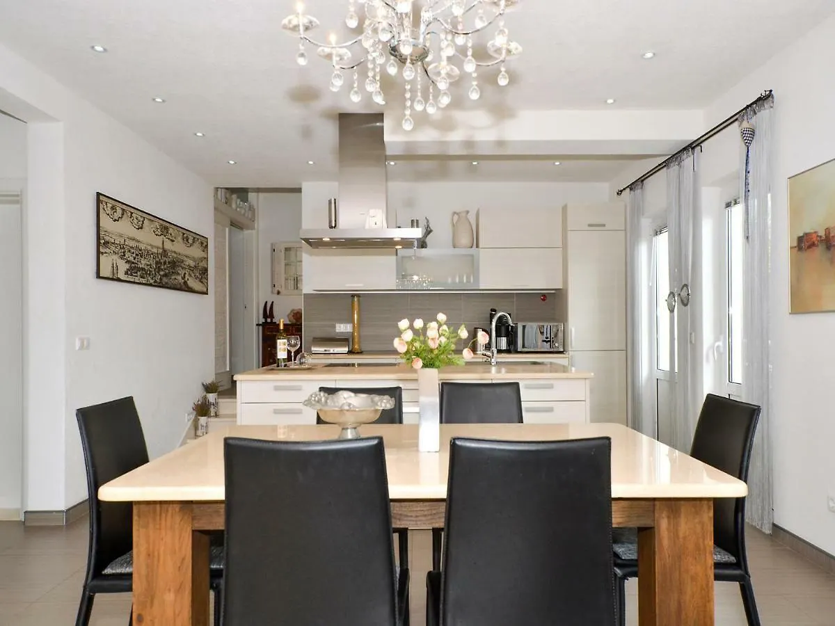Dondras Residence Trogir