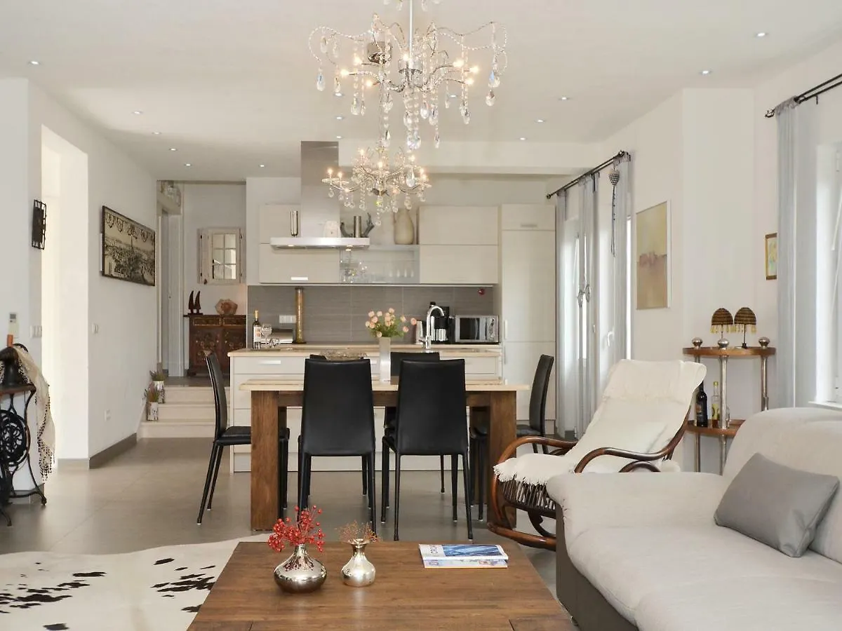 Apartment Dondras Residence Trogir